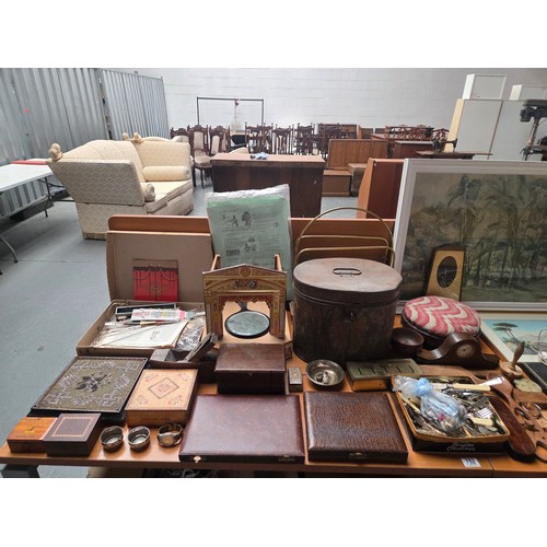 752 - Vintage items to include brass candle sticks, treen, cutlery sets, vintage Pollock's toy museum mode... 