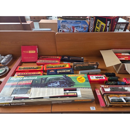 755 - OO gauge model railway items - some boxed, track boxed, Hornby and Bachmann coaches, boxed and loose... 