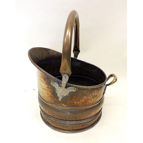 1067D - A brass coal scuttle