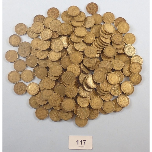 117 - A quantity of brass threepences George VI & Eliz II, George VI approx 1.1 kilo's. Most year dates in... 