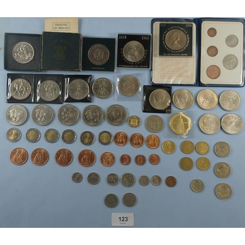 123 - A varied collection of British and World coinage including: Eliz II half pennies, pennies, halfcrown... 