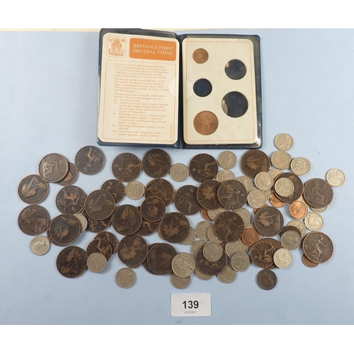 139 - A quantity of miscellaneous coinage including: sixpences George VI & Eliz II, Victoria half pennies ... 