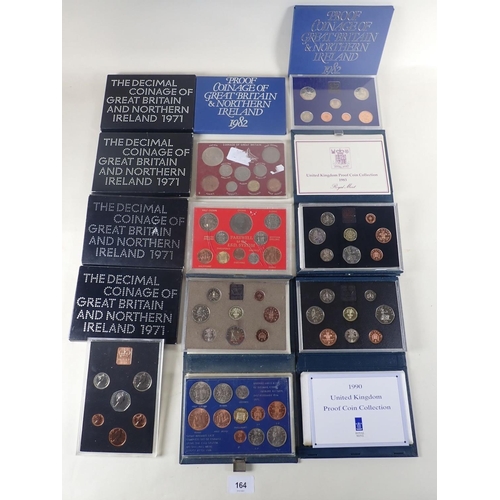 164 - Quantity of mainly Royal mint issues including: proof sets 1983, 1984 & 1990, four sets 1971, (2) fo... 