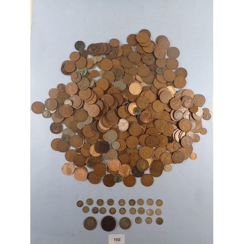 168 - A quantity of British pre-decimal & some decimal coinage including: farthings, halfpennies to halfcr... 