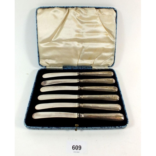 609 - A set of six silver handled tea knives cased