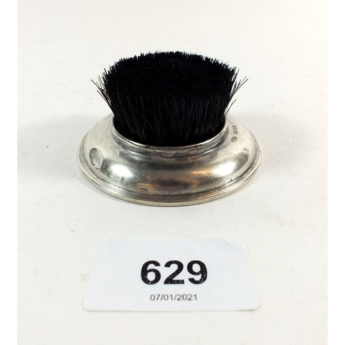 629 - A silver circular ink pen nib brush, Birmingham, 19oz, by Broadway & Co