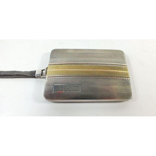 631 - An American Elgin early 20th century card and coin purse with mirror and wrist strap in 14ct gold on... 