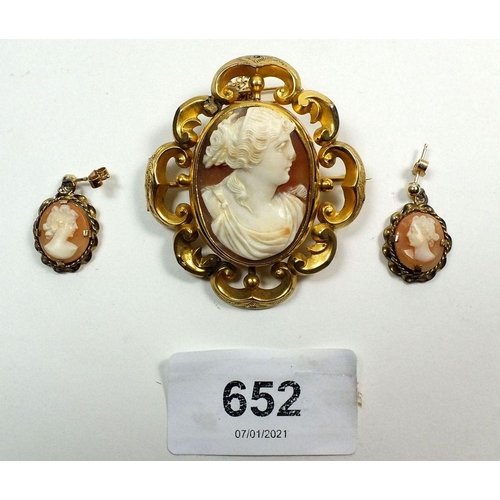 652 - A Victorian scrollwork framed cameo brooch and a pair of 9ct gold cameo pendant earrings