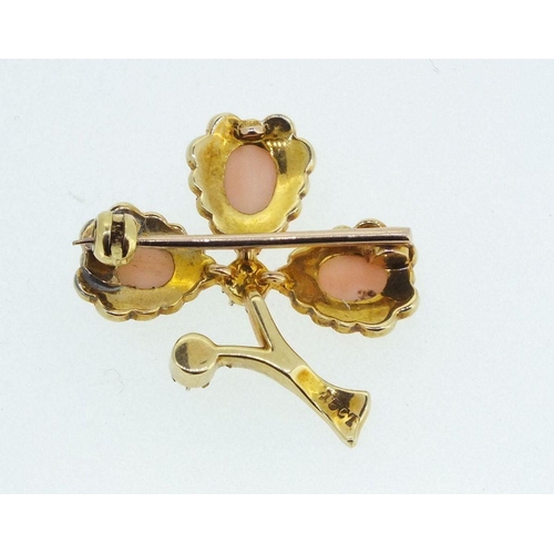 675 - A Victorian 15ct gold leaf form brooch set coral and seed pearls, 2.5cm x 2.5cm, 4.2gm