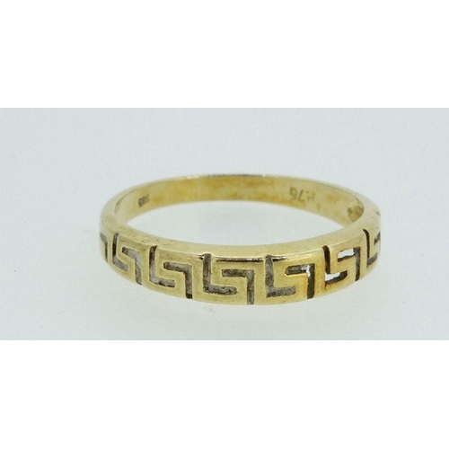 703 - A 14ct gold ring with greek key design, size O - 2g