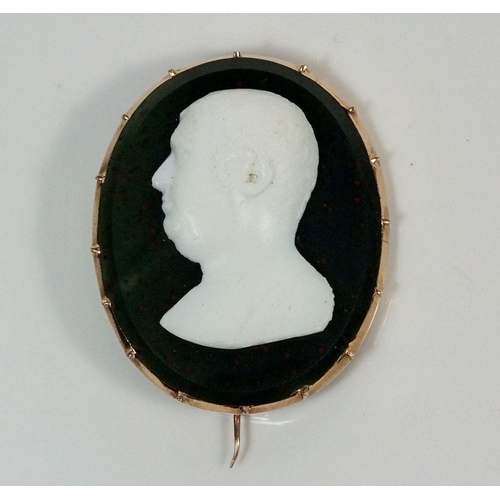 704 - A Tassie style cameo in gold frame (unmarked) depicting Roman emperor c1800, 2.7 x 2.2cm