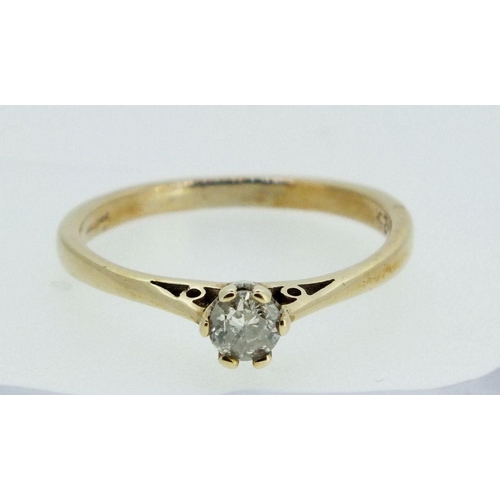 720 - A 9ct gold solitaire diamond ring 1.8g,  .25cts, size N-O