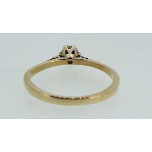 720 - A 9ct gold solitaire diamond ring 1.8g,  .25cts, size N-O