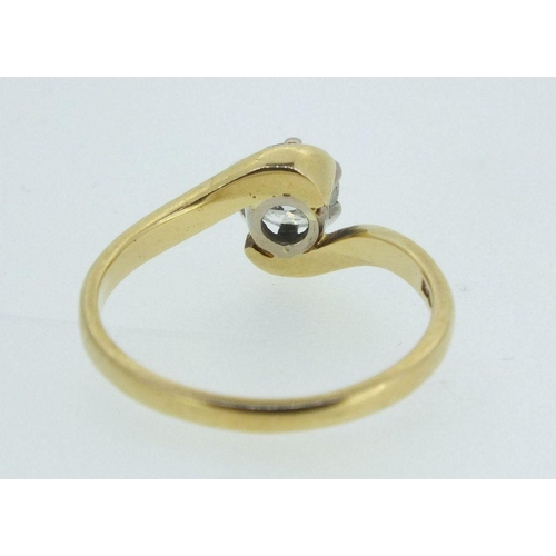 725 - An 18 carat gold crossover set solitaire diamond ring, (approx 60/70 pts), size O to P