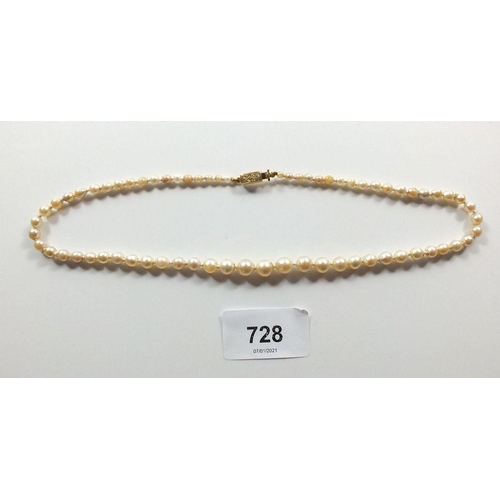 728 - A graduated vintage cultured pearl necklace with 9ct gold clasp, cased