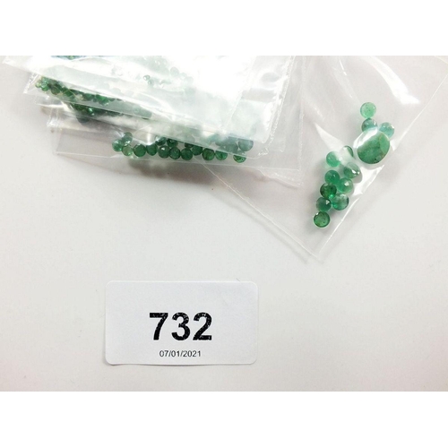 732 - A parcel of calibrated round emeralds, total 27.1cts (1.5-2mm, 2.5-3mm, 3.5-4mm)