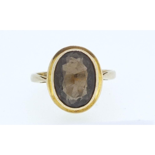 222 - A 9ct gold and quartz stone ring, size M.  3.5g