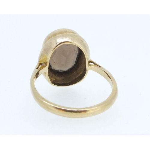 222 - A 9ct gold and quartz stone ring, size M.  3.5g