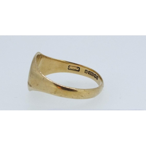 223 - A 9ct gold gentleman's signet ring, 4.5g, size W to X