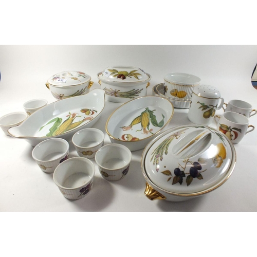 492 - A group of Royal Worcester Evesham oven to tableware comprising: three various tureens, flan dishes,... 