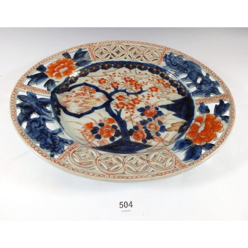 504 - An Imari oval platter with pierced decoration, 31cm wide