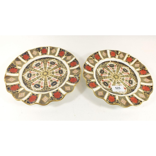 525 - A pair of Royal Crown Derby Imari plates, pattern no. 1128, 21.5cm diameter