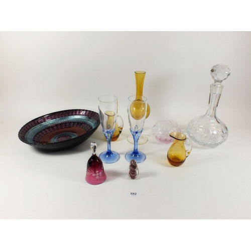 592 - A selection of miscellaneous glassware