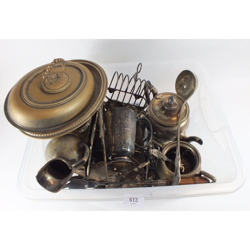 613 - A box of miscellaneous silver plated items