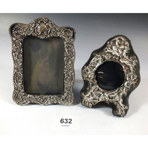 632 - An Edwardian rectangular silver photograph frame, 12.5 x 9cm and an arch top one embossed cherubs, L... 