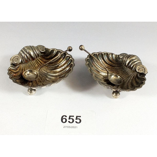 655 - A pair of silver shell form salts with spoons, Birmingham 1903