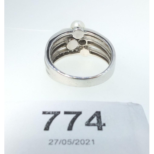 774 - An 18 carat white gold 