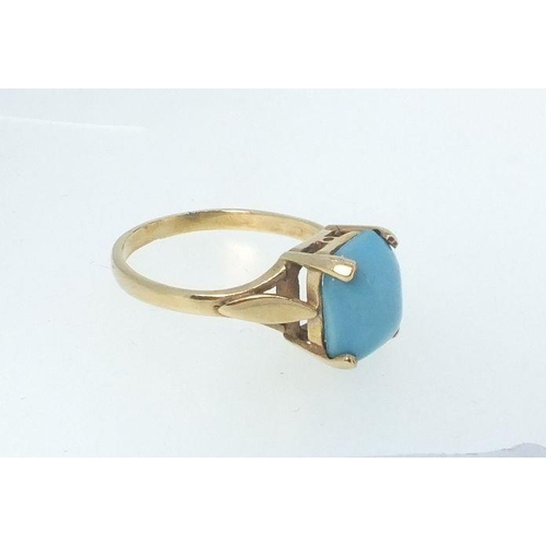 777 - An antique 9ct gold ring set turquoise stone, size N, 2.7g