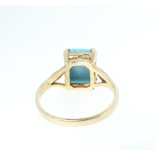 777 - An antique 9ct gold ring set turquoise stone, size N, 2.7g