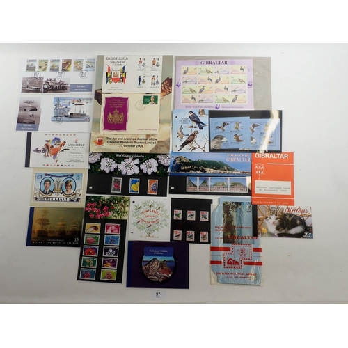 97 - Gibraltar: Collection of QEII mint decimal defin, commem & postage due stamps, Gib£ FV c.200. Incl P... 