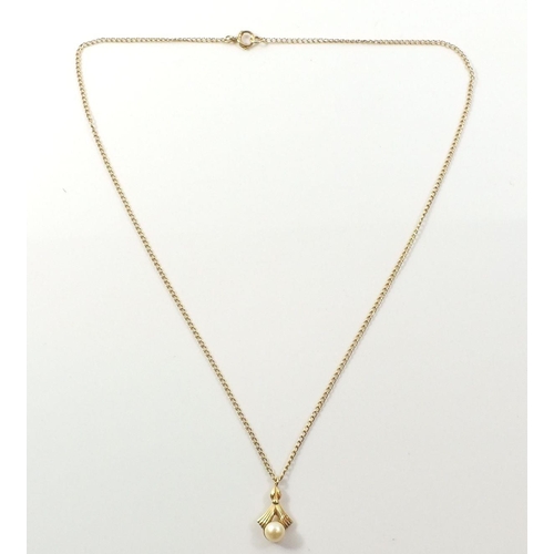 345 - A 9 carat gold pearl pendant and 9 carat gold necklace, 2.5g