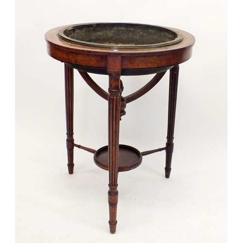 1020 - A mahogany Georgian style globe stand now converted to a jardinière stand, 69.5cm diameter, 86cm hig... 