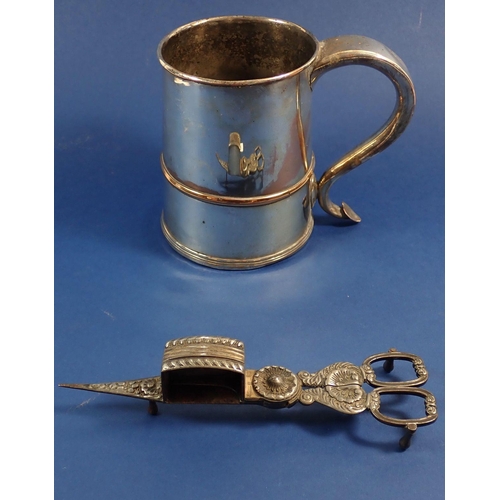 162 - A Georgian silver-plated tankard and a pair of candle snuffers