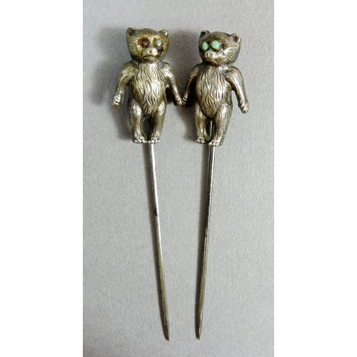 235 - A pair of hinged silver teddy hat pins, by Adie Lovekin Ltd, Birmingham 1908