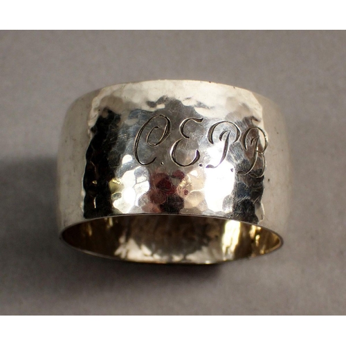 236 - An Arts & Crafts silver napkin ring, London 1935 by RE Stone