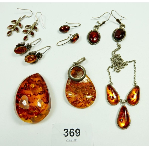 369 - A collection of amber jewellery to include a silver 'drop' amber necklace, a silver and amber pendan... 