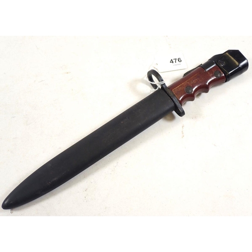 476 - A WWII Lee Enfield Bayonet, blade measures 21cm