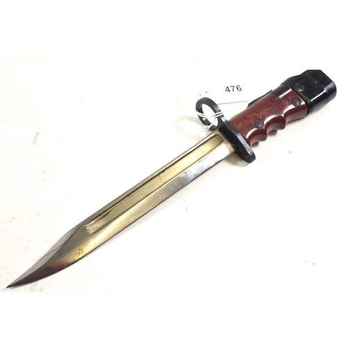 476 - A WWII Lee Enfield Bayonet, blade measures 21cm