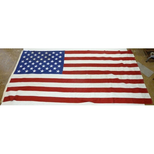 483 - A large American cotton vintage flag by 'Valley Forge Flag Co'