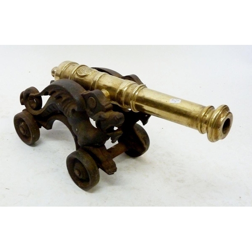 492 - A 19th century brass and cast iron artillery cannon, 45cm total length