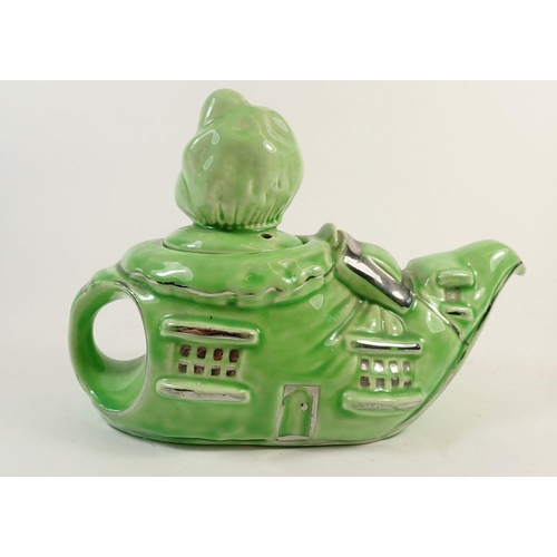 75 - A retro novelty teapot in the form of The Old Woman who lived in a shoe and a Wedgwood Strawberries ... 