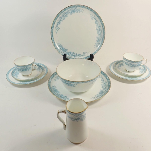 77 - A Grainger's Worcester tea service with blue floral decoration comprising twelve cups and saucers, t... 