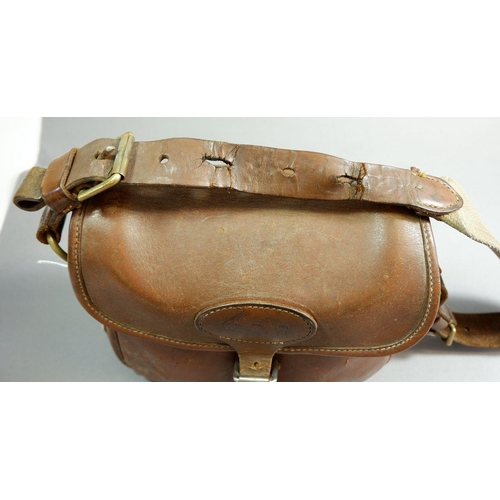 1260 - A leather huntsman's bag