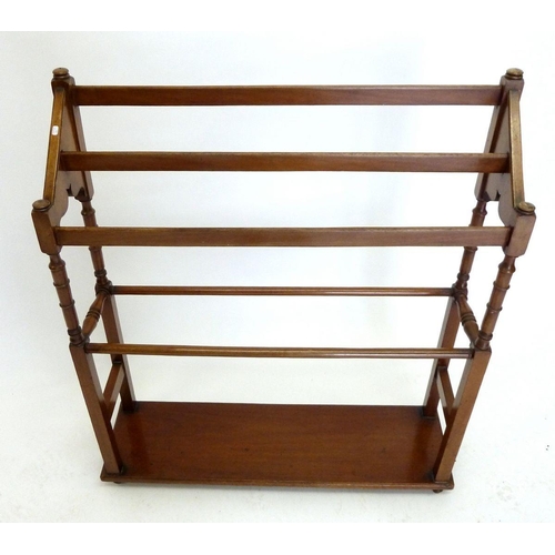 1296 - A Victorian mahogany towel rail on turned supports