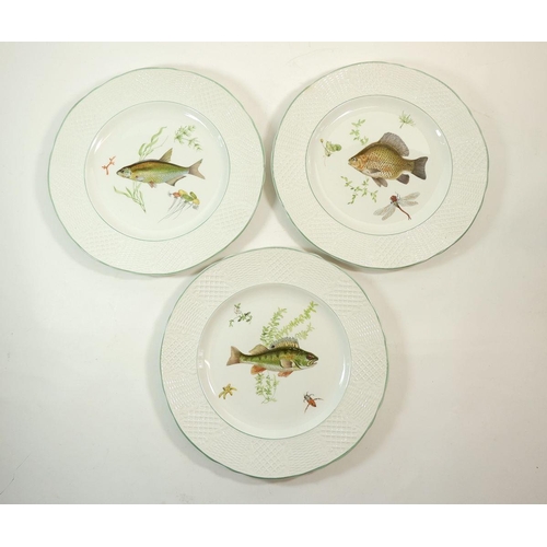 402 - A Marlborough fish service with six plates printed fish decoration