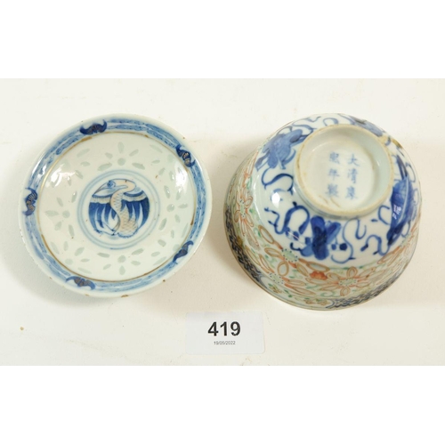 419 - A 19th century Chinese porcelain rice bowl and lid with floral decoration, six character mark to bas... 